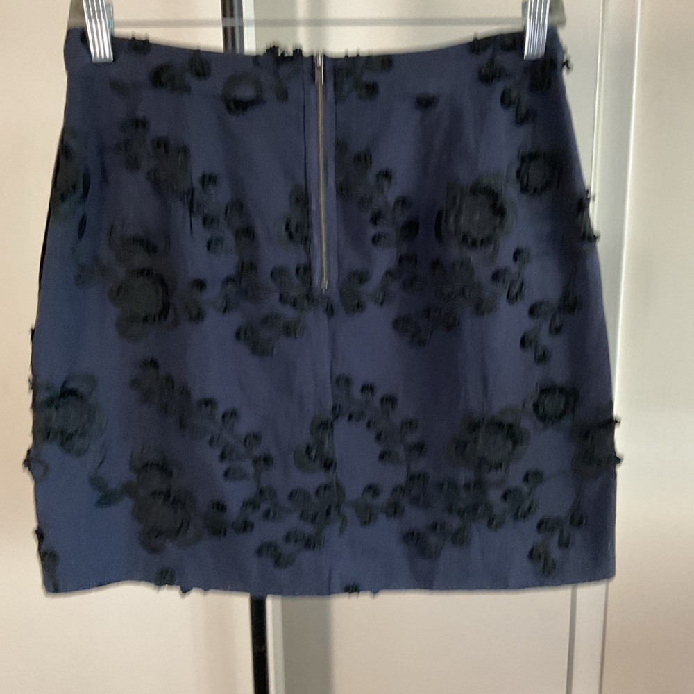 Banana Republic Navy Blue Black Floral Embroidered Cotton Mini Skirt 10 - Picture 4 of 4